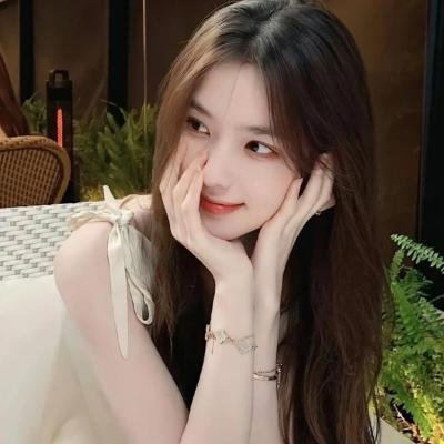 制片人被曝迟到让全组苦等，前后半年发布会现场画面流出
